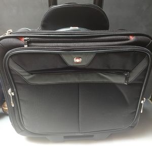 Swiss Army by Wenger roll-on  5 zipper travel case 16in x16.1inch